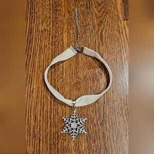 Chasing Fireflies Snowflake Choker
